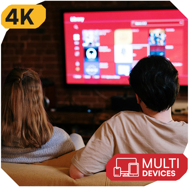 Couple installant un code IPTV sur une Smart TV en 4K