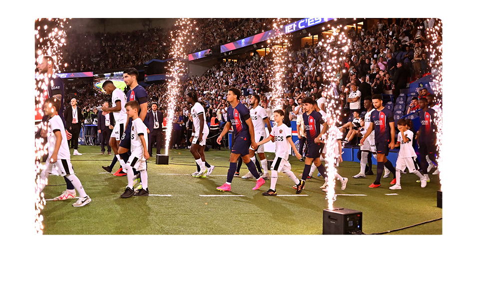 Entrée des joueurs du PSG sur la pelouse diffusée avec le meilleur IPTV pour le sport